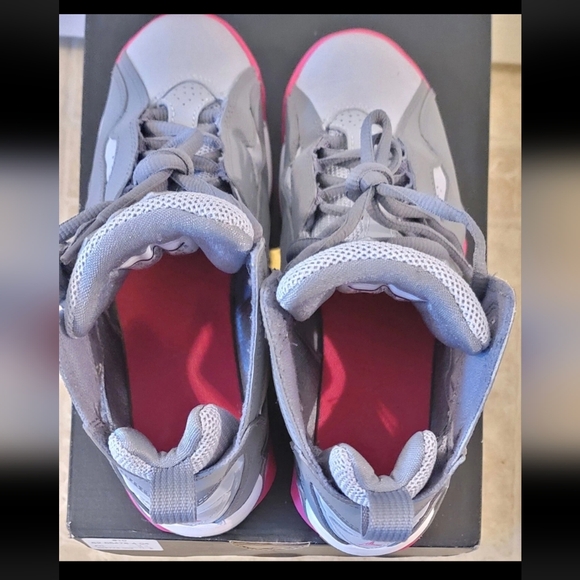 2016 JORDAN TRUE FLIGHT GG SIZE 5Y SNEAKERS WITH BOX WHITE PINK COOL GREY RARE! - Picture 9 of 12